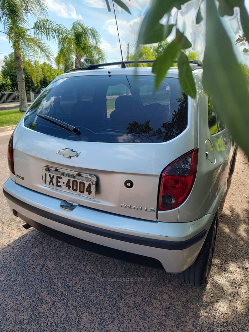 CHEVROLET - CELTA - 2012/2013 - Prata - R$ 29.900,00