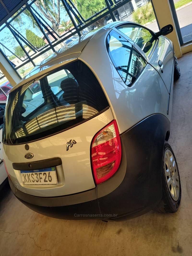 FORD - KA - 2006/2007 - Prata - R$ 17.000,00