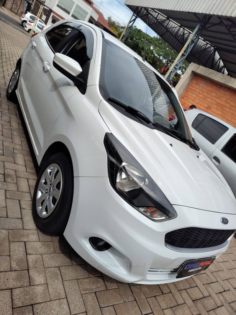 FORD - KA - 2017/2018 - Branca - R$ 47.000,00