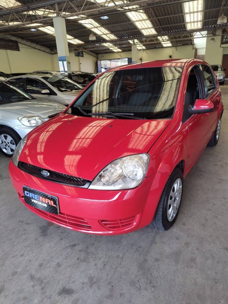FORD - FIESTA - 2003/2003 - Vermelha - R$ 19.900,00
