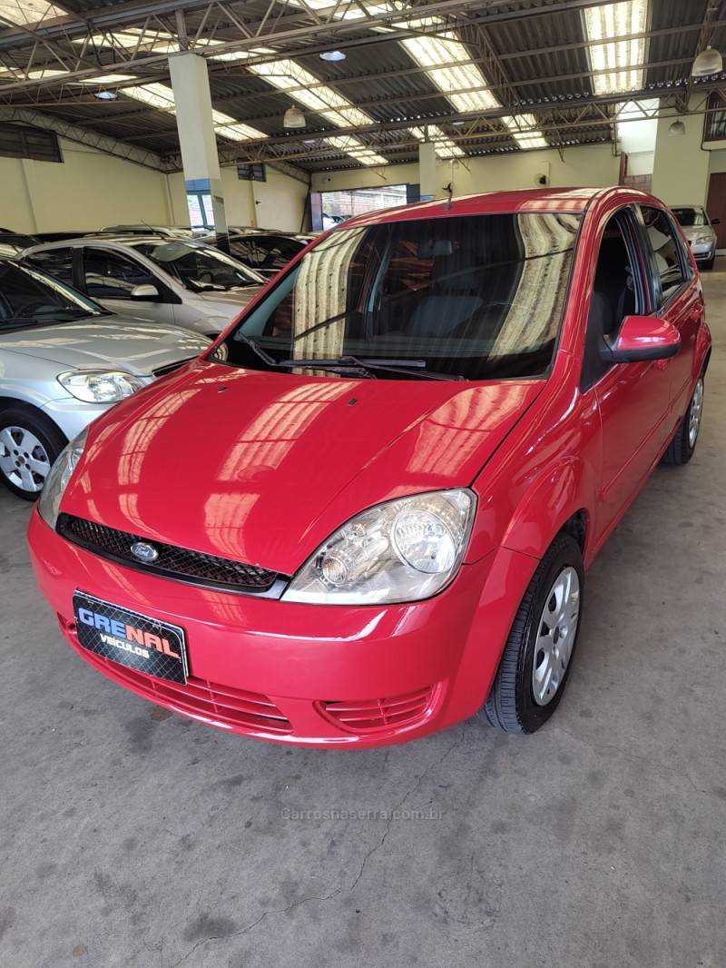 FORD - FIESTA - 2003/2003 - Vermelha - R$ 19.900,00