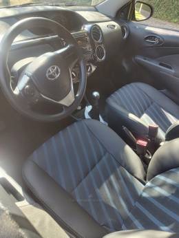 TOYOTA - ETIOS - 2015/2015 - Cinza - R$ 45.900,00