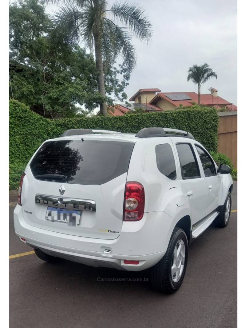RENAULT - DUSTER - 2014/2015 - Branca - R$ 65.900,00