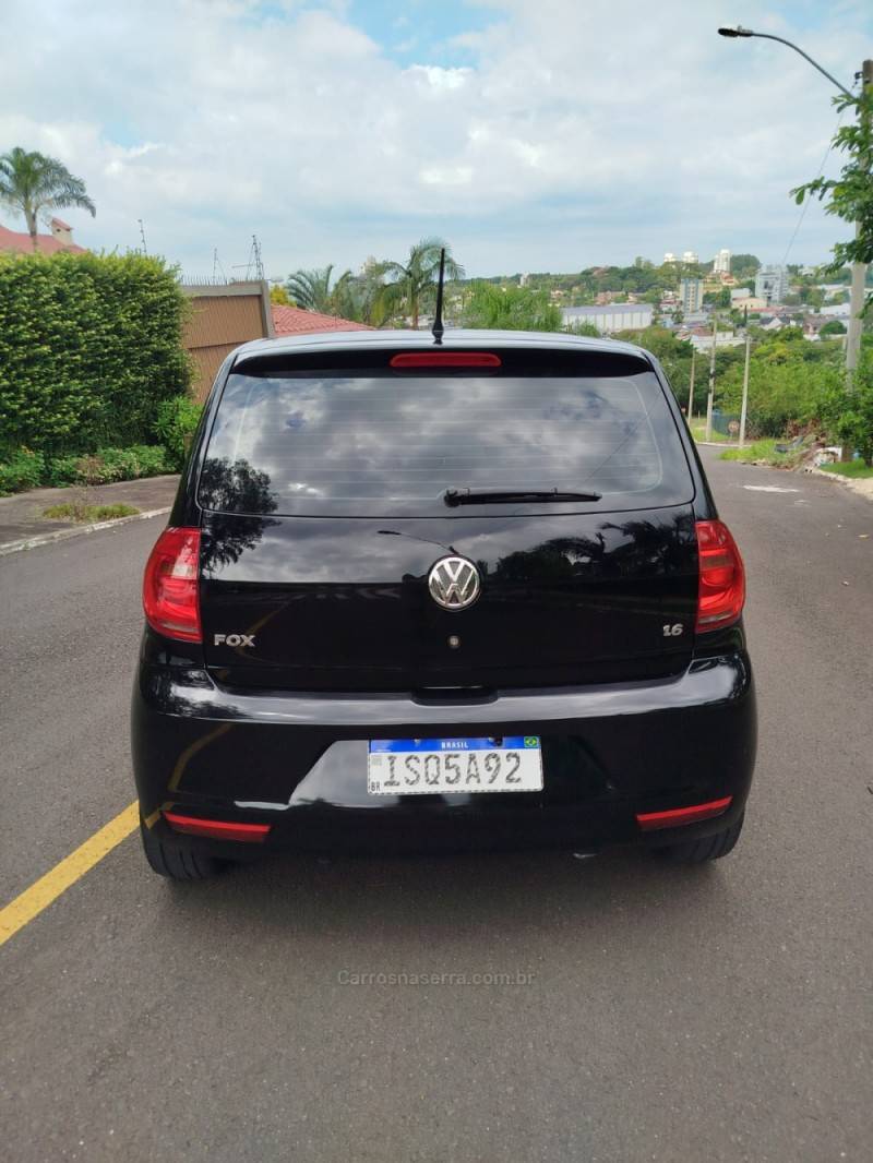 VOLKSWAGEN - FOX - 2012/2012 - Preta - R$ 41.900,00