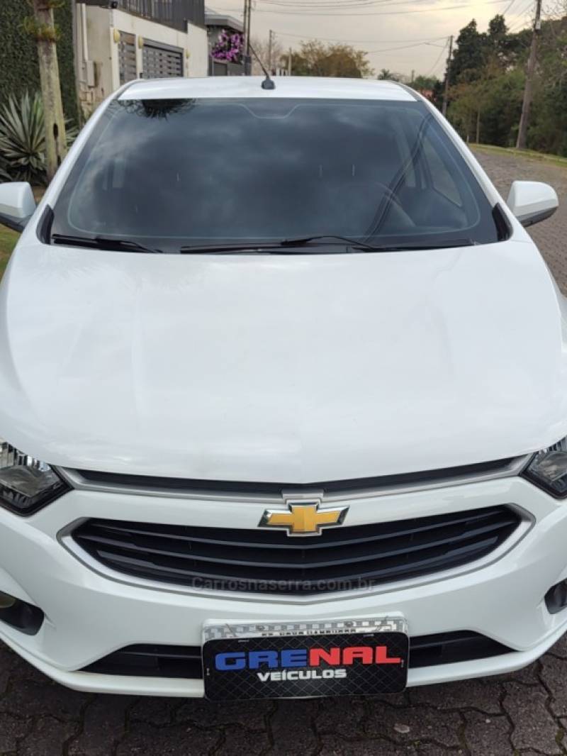 CHEVROLET - PRISMA - 2017/2018 - Branca - R$ 68.900,00
