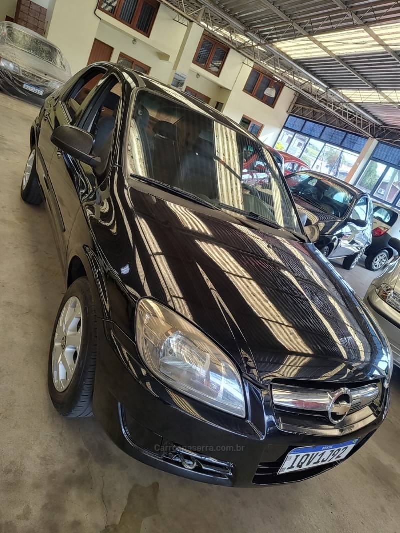 CHEVROLET - PRISMA - 2010/2011 - Preta - R$ 31.000,00