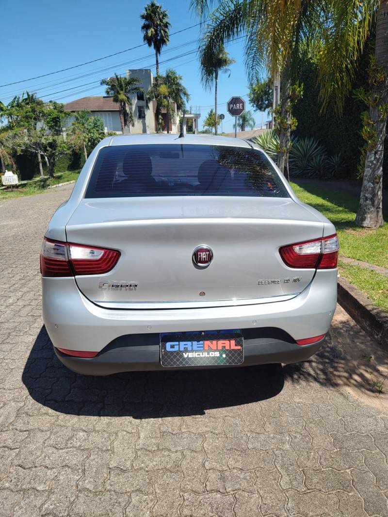 FIAT - GRAND SIENA - 2013/2013 - Prata - R$ 37.900,00