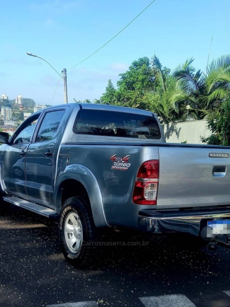 TOYOTA - HILUX - 2014/2015 - Prata - R$ 148.000,00