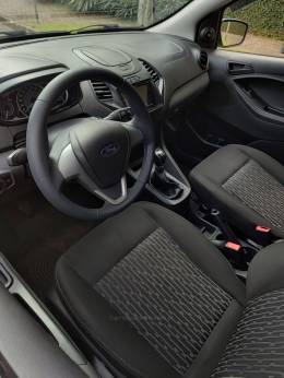 FORD - KA - 2017/2018 - Branca - R$ 47.000,00