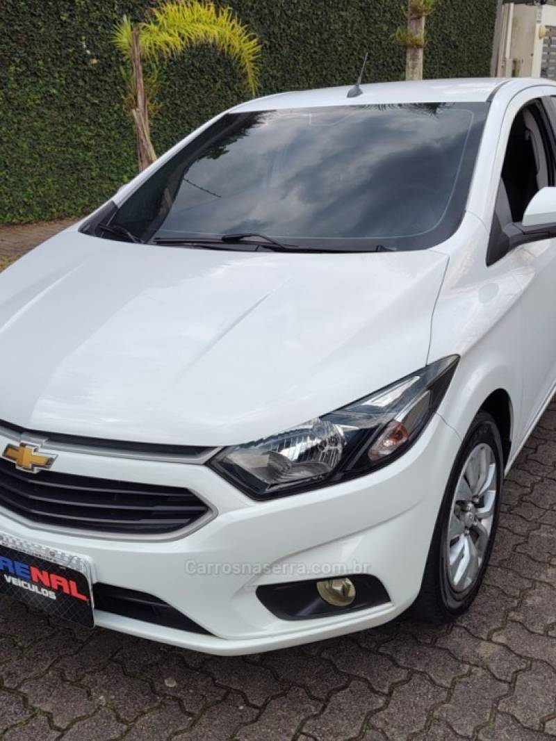 CHEVROLET - PRISMA - 2017/2018 - Branca - R$ 68.900,00