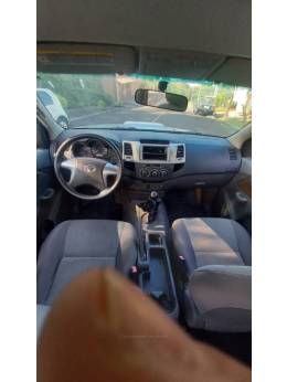 TOYOTA - HILUX - 2014/2015 - Prata - R$ 148.000,00