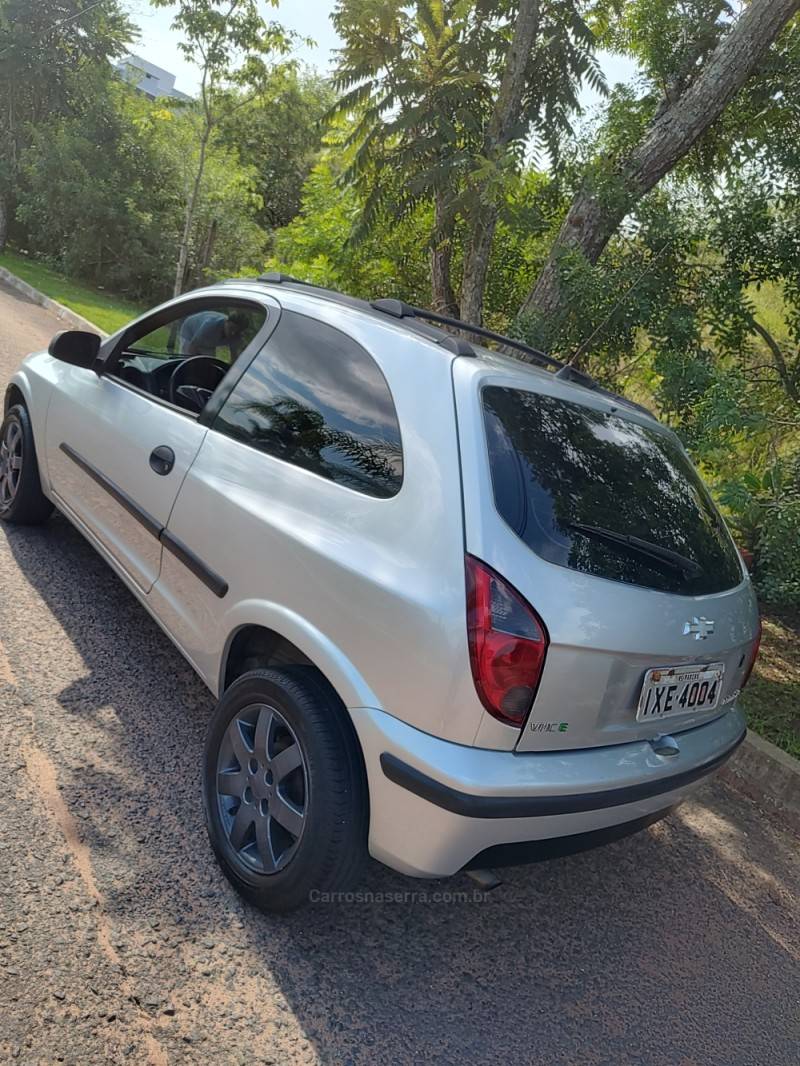 CHEVROLET - CELTA - 2012/2013 - Prata - R$ 29.900,00