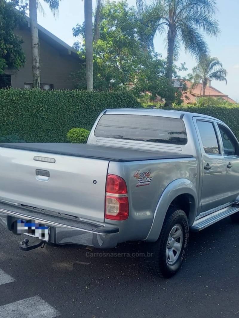 TOYOTA - HILUX - 2014/2015 - Prata - R$ 148.000,00