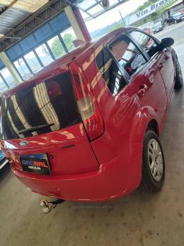 FORD - FIESTA - 2003/2003 - Vermelha - R$ 19.900,00