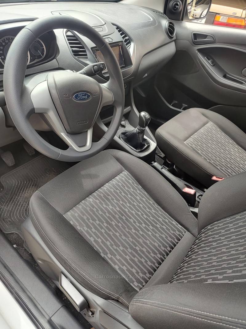 FORD - KA - 2017/2018 - Branca - R$ 47.000,00
