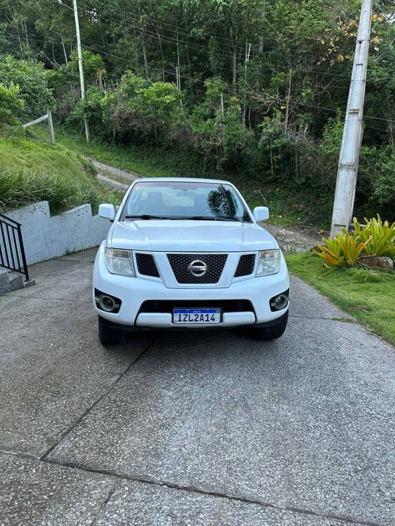 NISSAN - FRONTIER - 2013/2014 - Branca - R$ 98.900,00