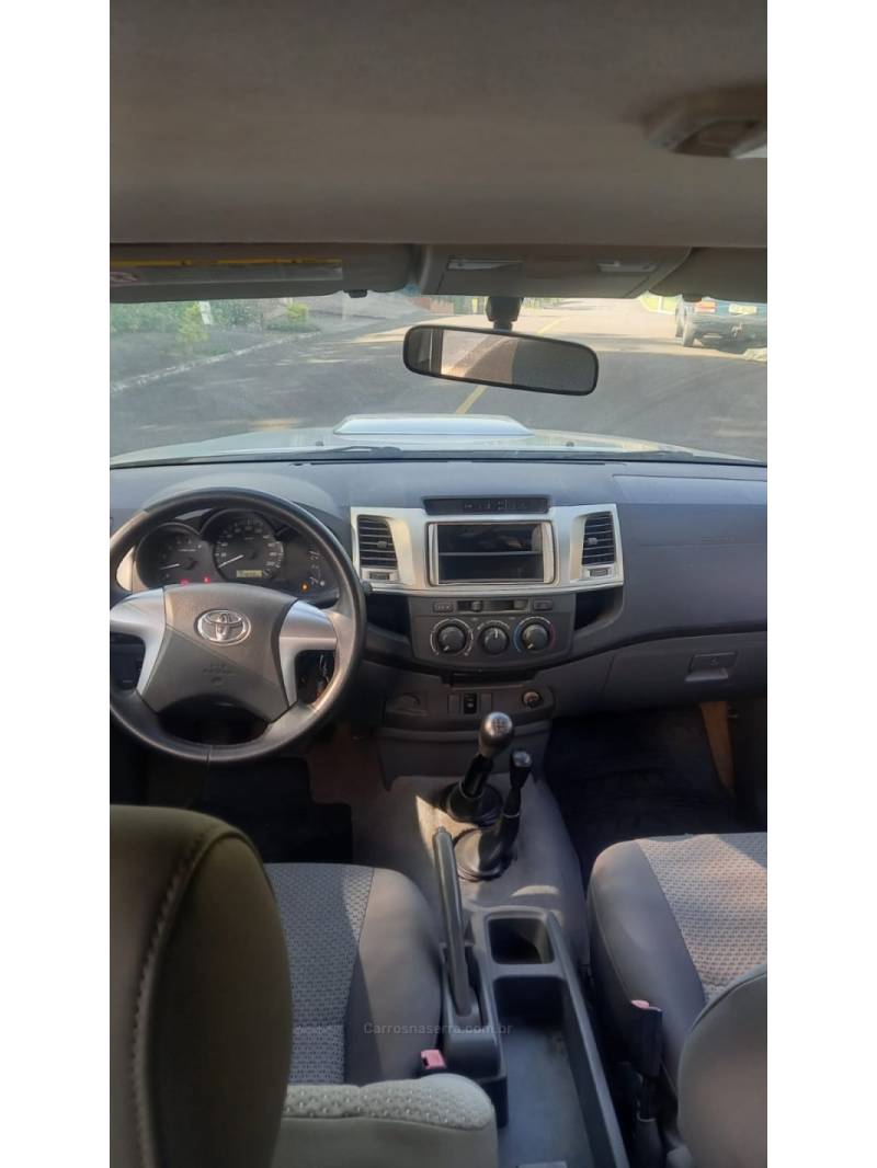 TOYOTA - HILUX - 2014/2015 - Prata - R$ 148.000,00