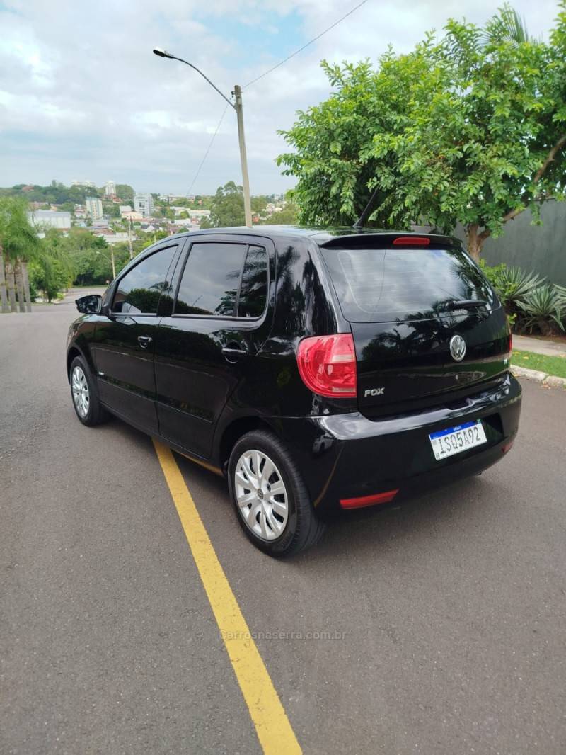 VOLKSWAGEN - FOX - 2012/2012 - Preta - R$ 41.900,00