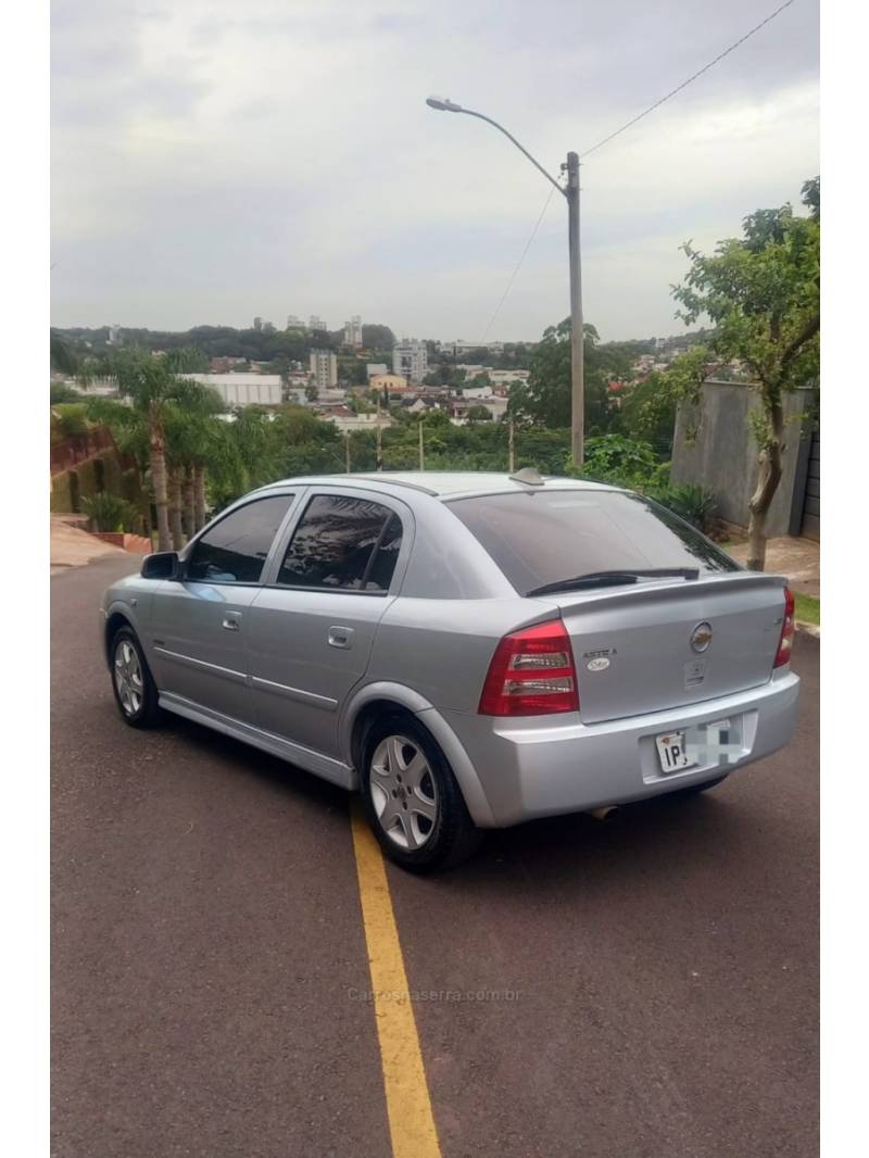 CHEVROLET - ASTRA - 2008/2009 - Prata - R$ 31.900,00