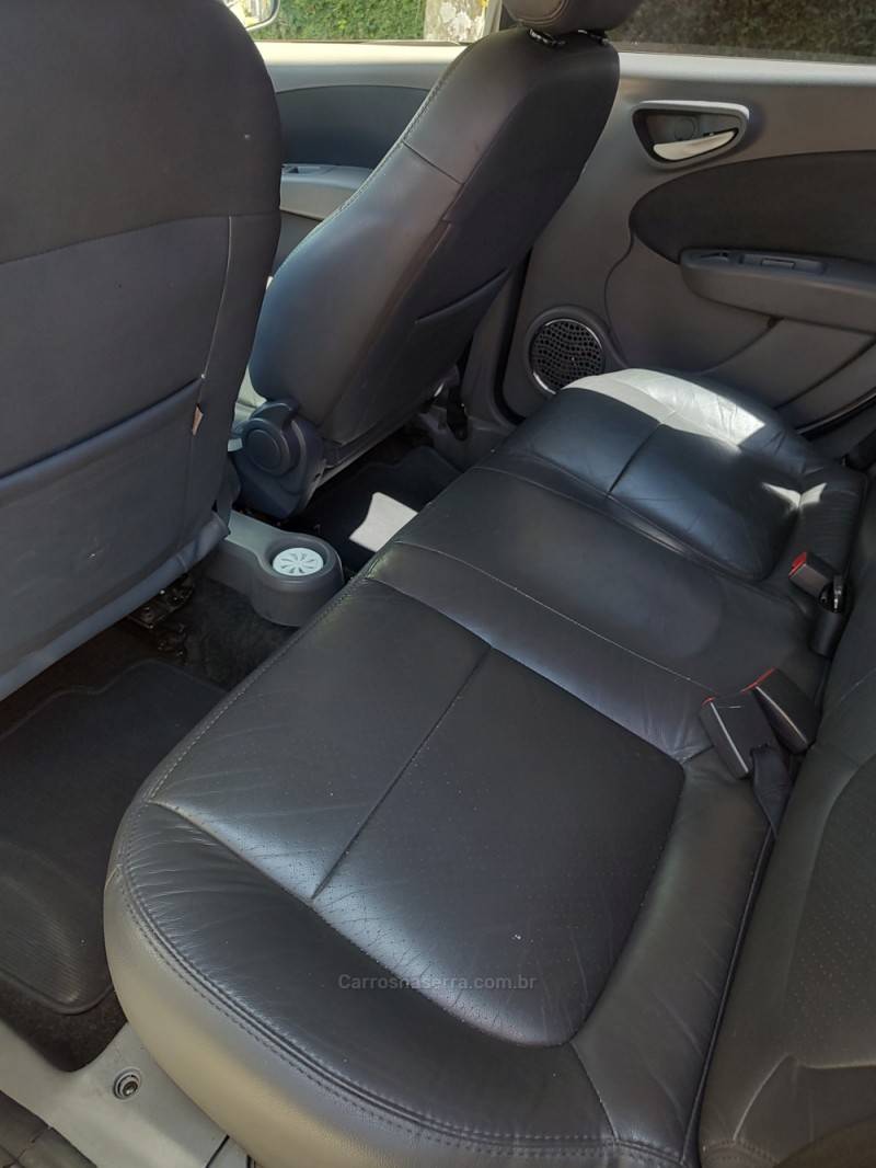 FIAT - GRAND SIENA - 2013/2013 - Prata - R$ 37.900,00