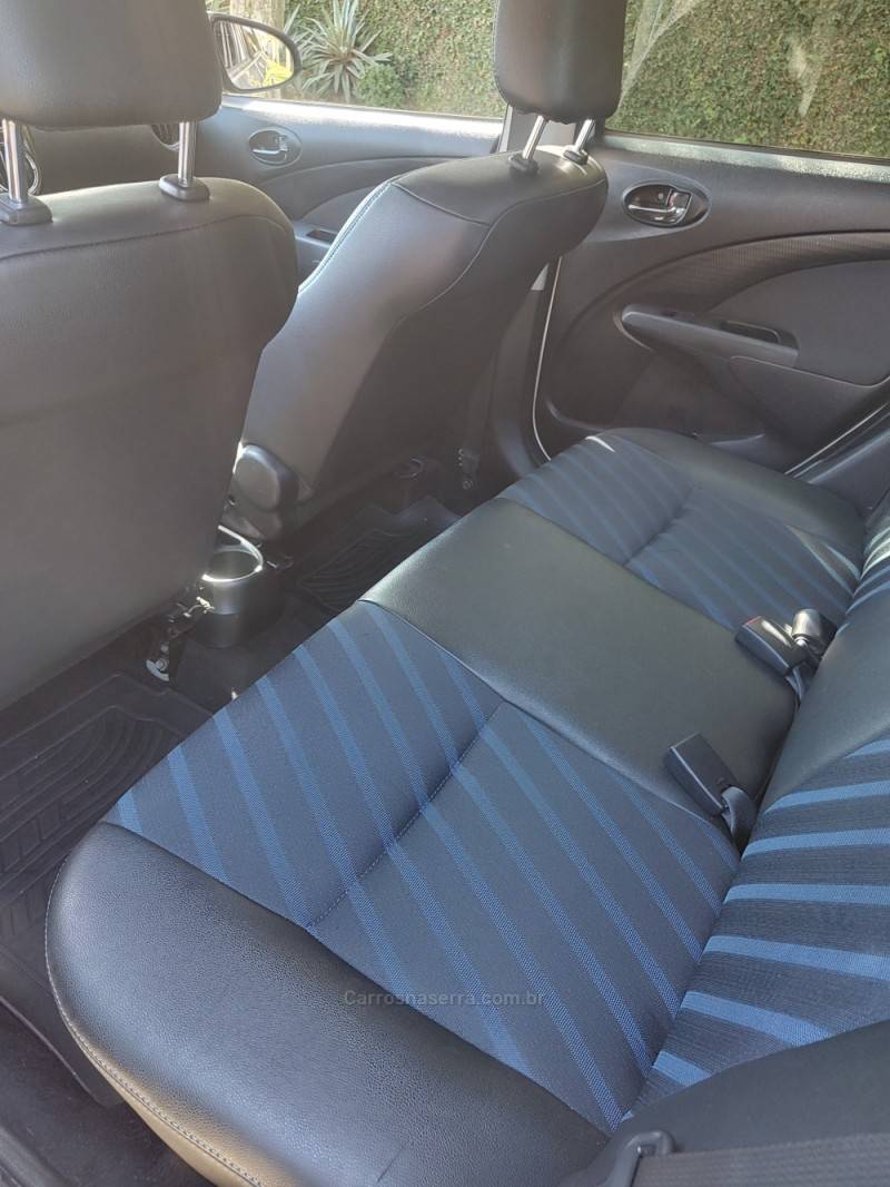TOYOTA - ETIOS - 2015/2015 - Cinza - R$ 45.900,00