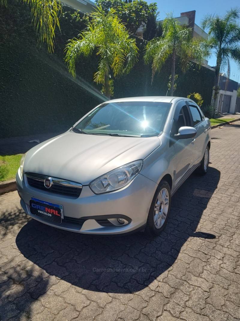 FIAT - GRAND SIENA - 2013/2013 - Prata - R$ 37.900,00