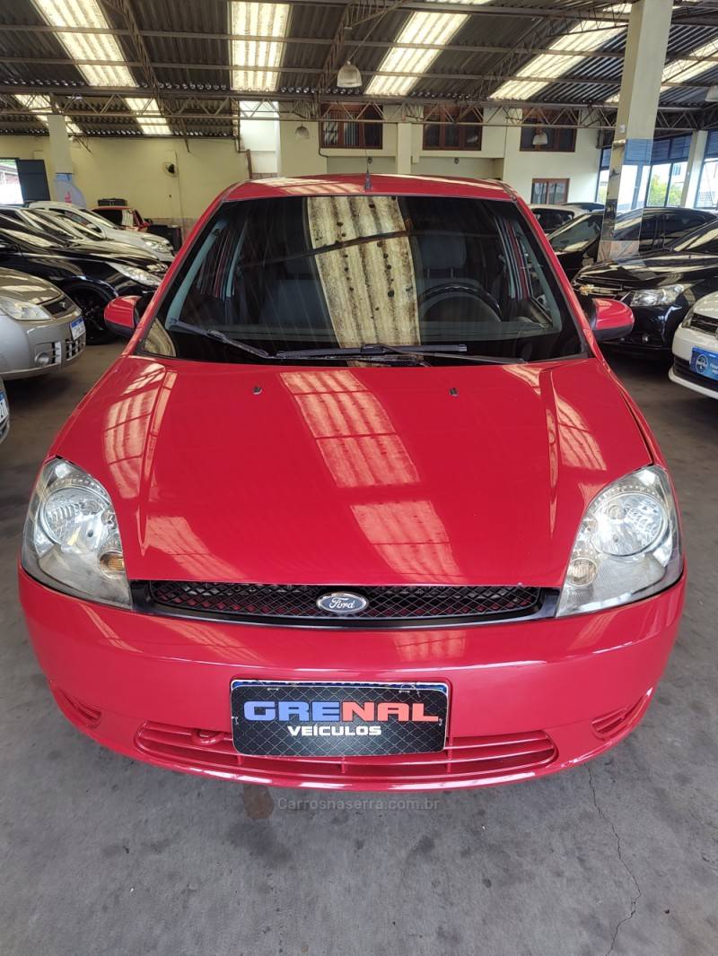 FORD - FIESTA - 2003/2003 - Vermelha - R$ 19.900,00
