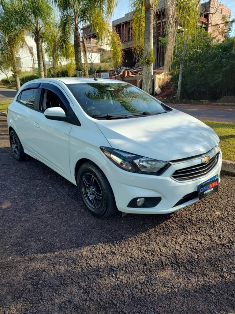 CHEVROLET - ONIX - 2018/2019 - Branca - R$ 59.900,00