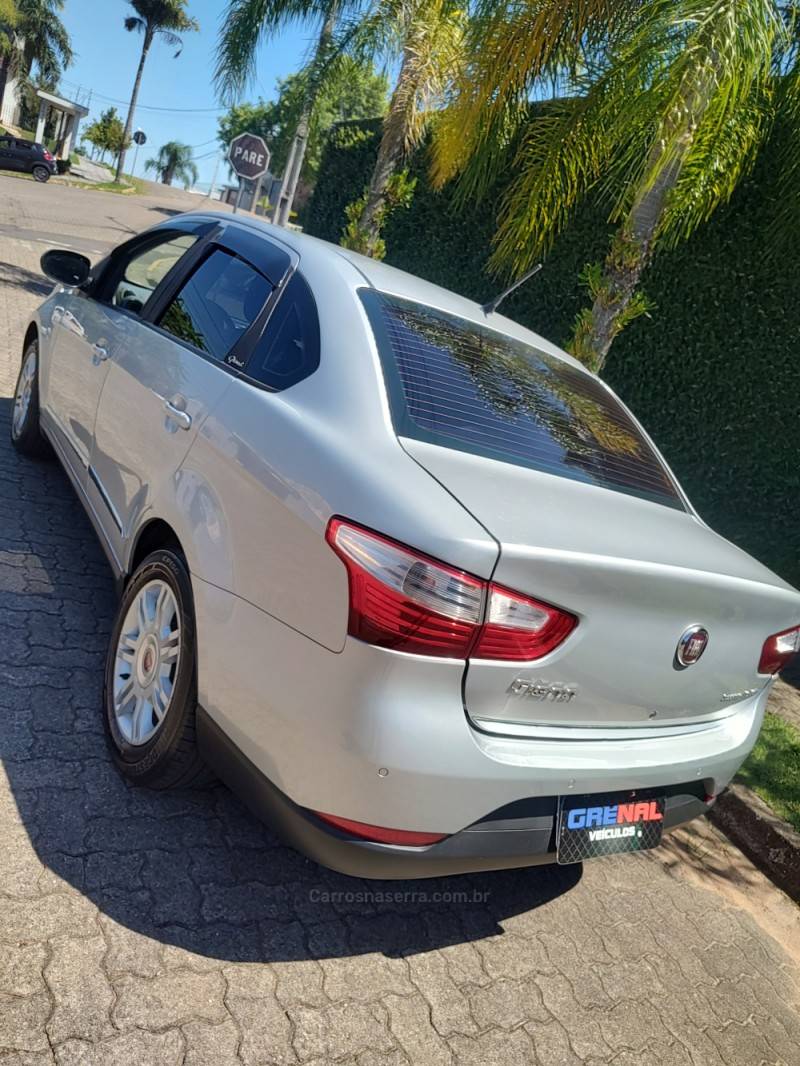 FIAT - GRAND SIENA - 2013/2013 - Prata - R$ 37.900,00