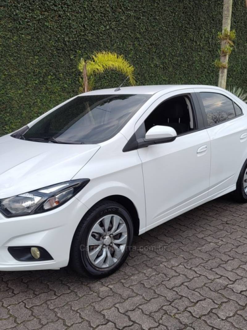 CHEVROLET - PRISMA - 2017/2018 - Branca - R$ 68.900,00
