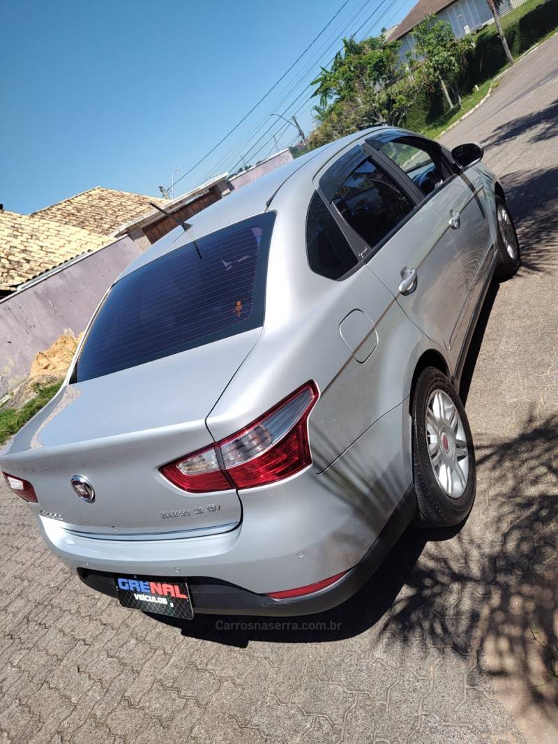 FIAT - GRAND SIENA - 2013/2013 - Prata - R$ 37.900,00