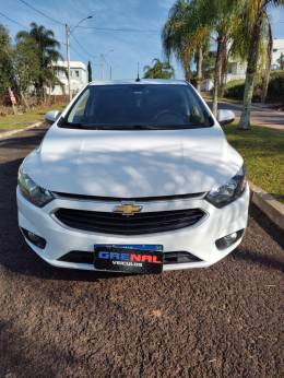 CHEVROLET - ONIX - 2018/2019 - Branca - R$ 59.900,00