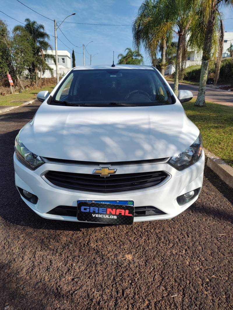 CHEVROLET - ONIX - 2018/2019 - Branca - R$ 59.900,00