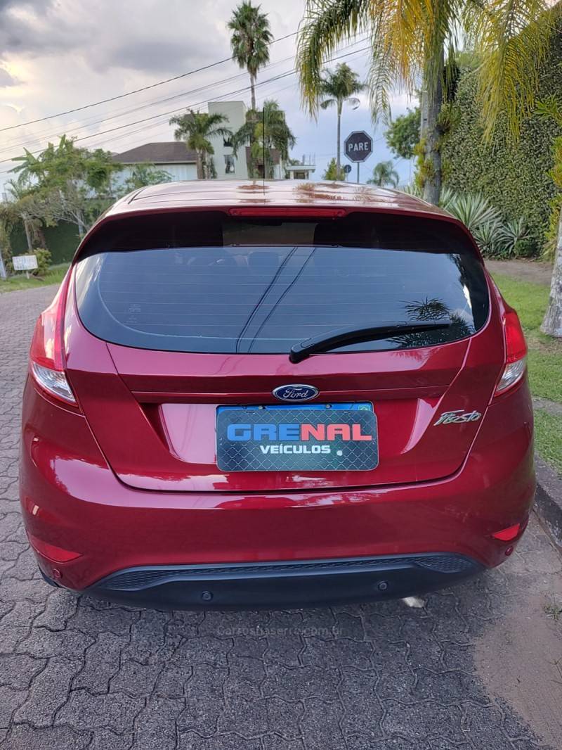 FORD - FIESTA - 2018/2018 - Vinho - R$ 61.900,00