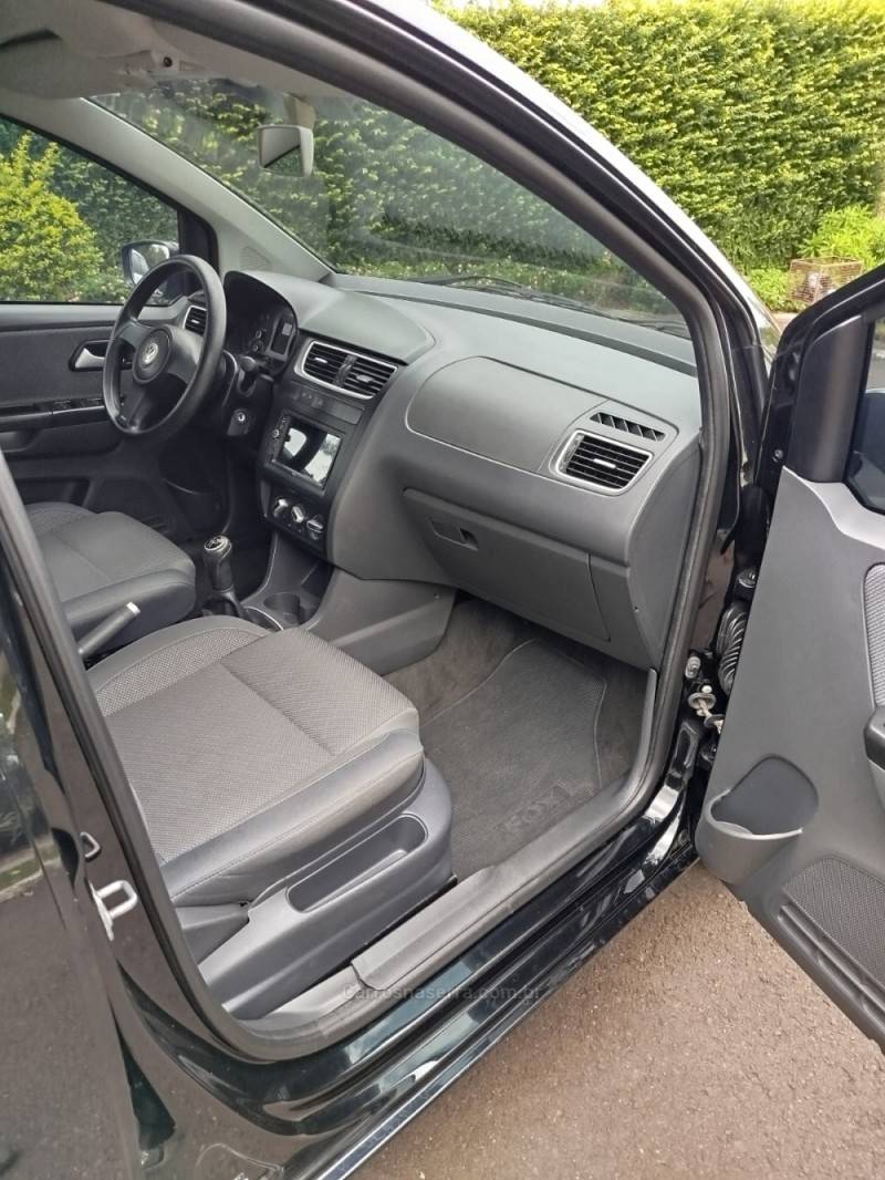 VOLKSWAGEN - FOX - 2012/2012 - Preta - R$ 41.900,00