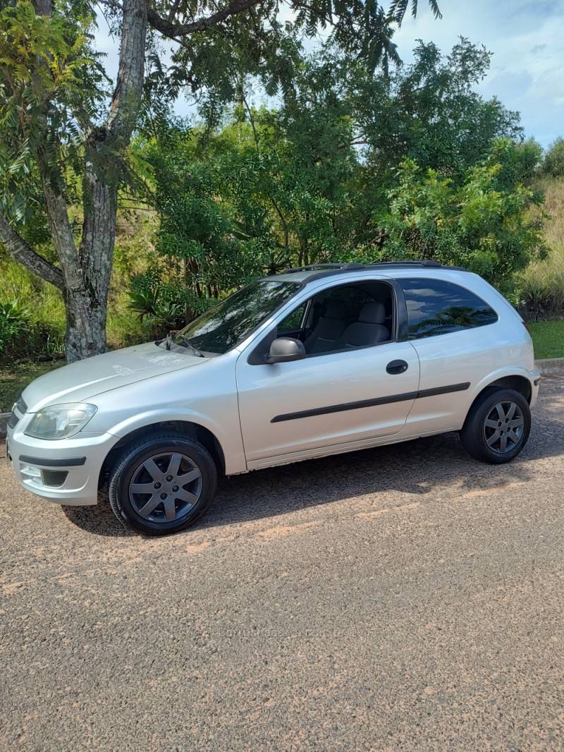 CHEVROLET - CELTA - 2012/2013 - Prata - R$ 29.900,00
