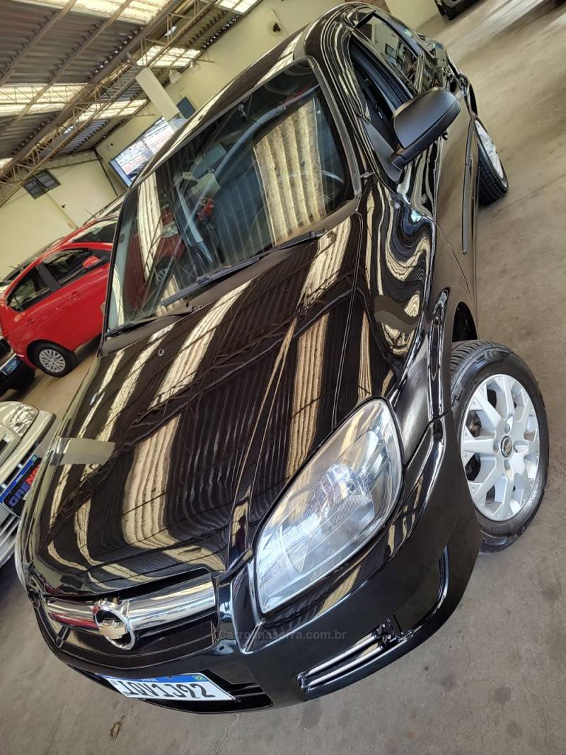 CHEVROLET - PRISMA - 2010/2011 - Preta - R$ 31.900,00