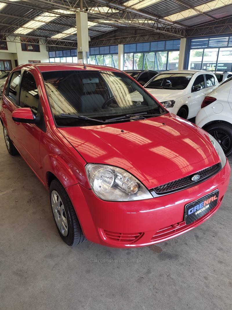 FORD - FIESTA - 2003/2003 - Vermelha - R$ 19.900,00