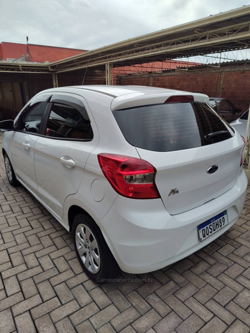 FORD - KA - 2017/2018 - Branca - R$ 47.000,00